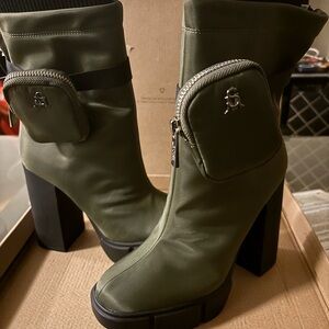 Steve Madden Olive Heeled Boots with Pocket